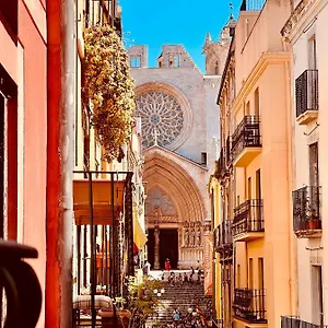 https://encantador-apartamento-con-vistas-a-la-catedral.top-hotels-tarragona.com